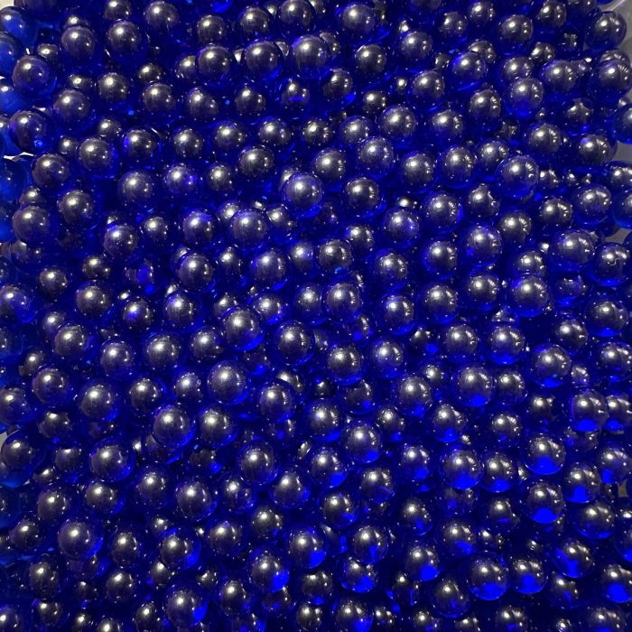 Saphir 6mm: kleine Murmeln aus durchscheinend dunkelblauem Glas
