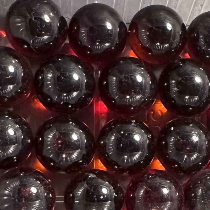 Rubin 25mm: Murmel aus durchscheinend dunkelrotem Glas