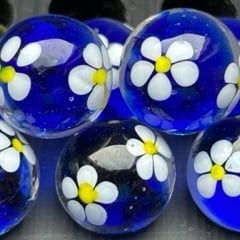 Weiße Blume - blau 16mm