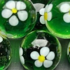 Weiße Blume - grün 16mm