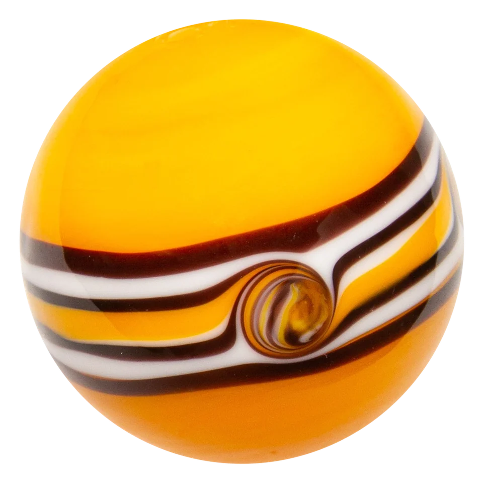 Riptide orange 16mm: handgefertigte Glasmurmel in Gelborange mit weißem Band und schwarzen Linien